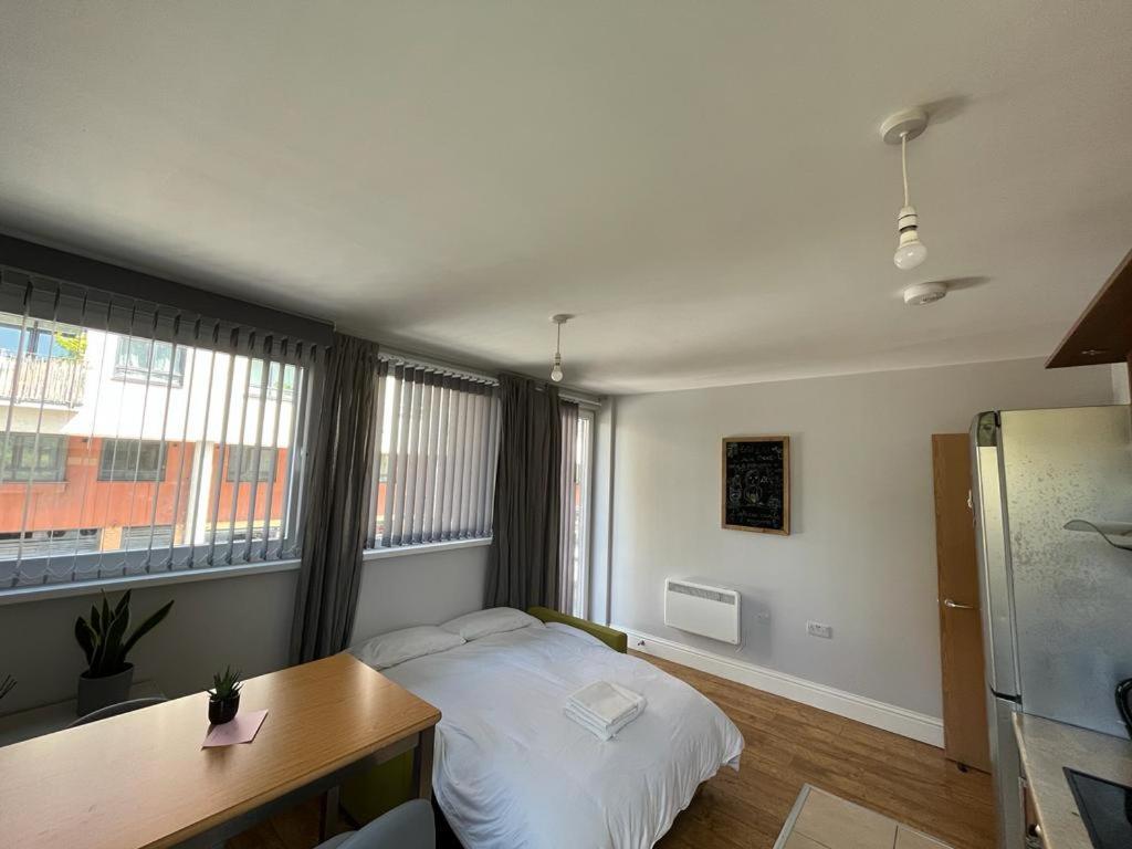 London Modern Flat Near Transports Apartment Exterior foto