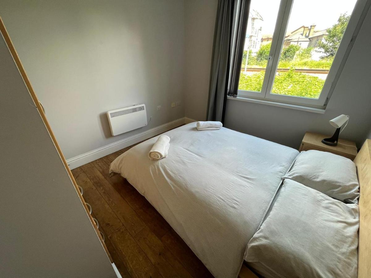 London Modern Flat Near Transports Apartment Exterior foto