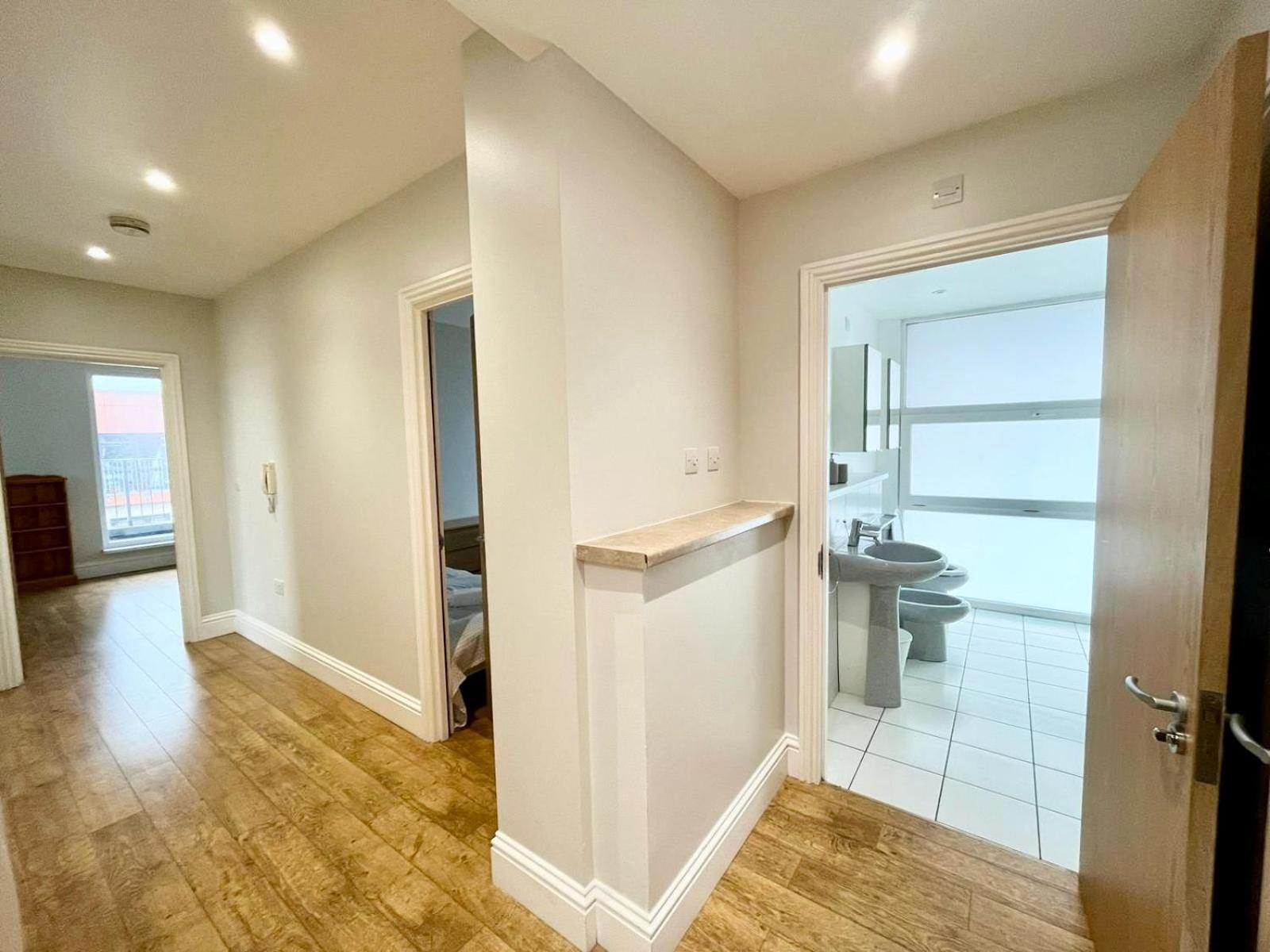 London Modern Flat Near Transports Apartment Exterior foto