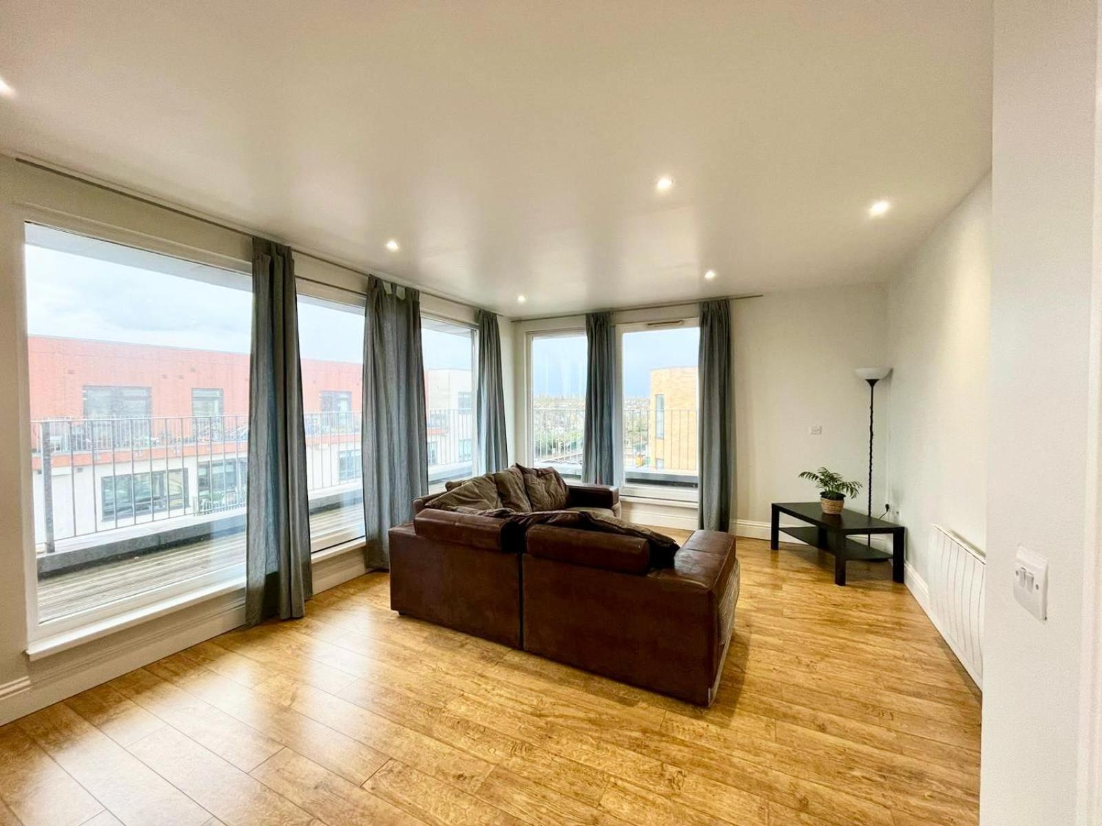 London Modern Flat Near Transports Apartment Exterior foto