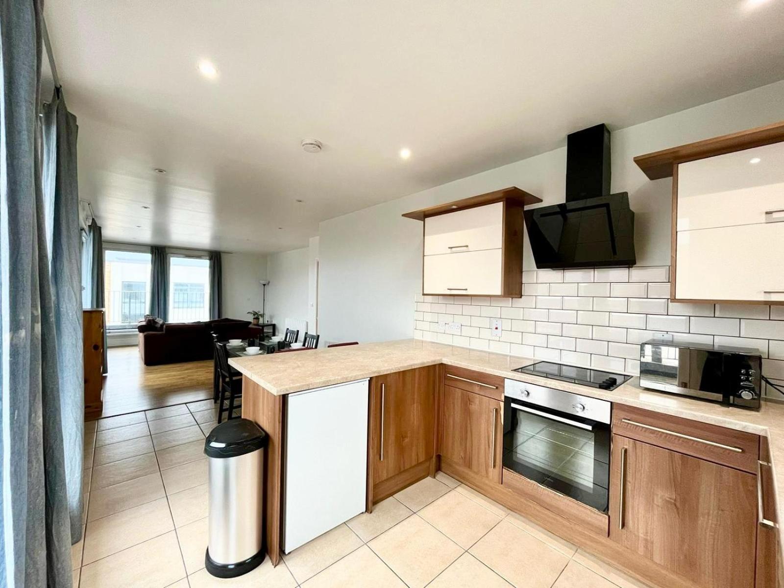 London Modern Flat Near Transports Apartment Exterior foto