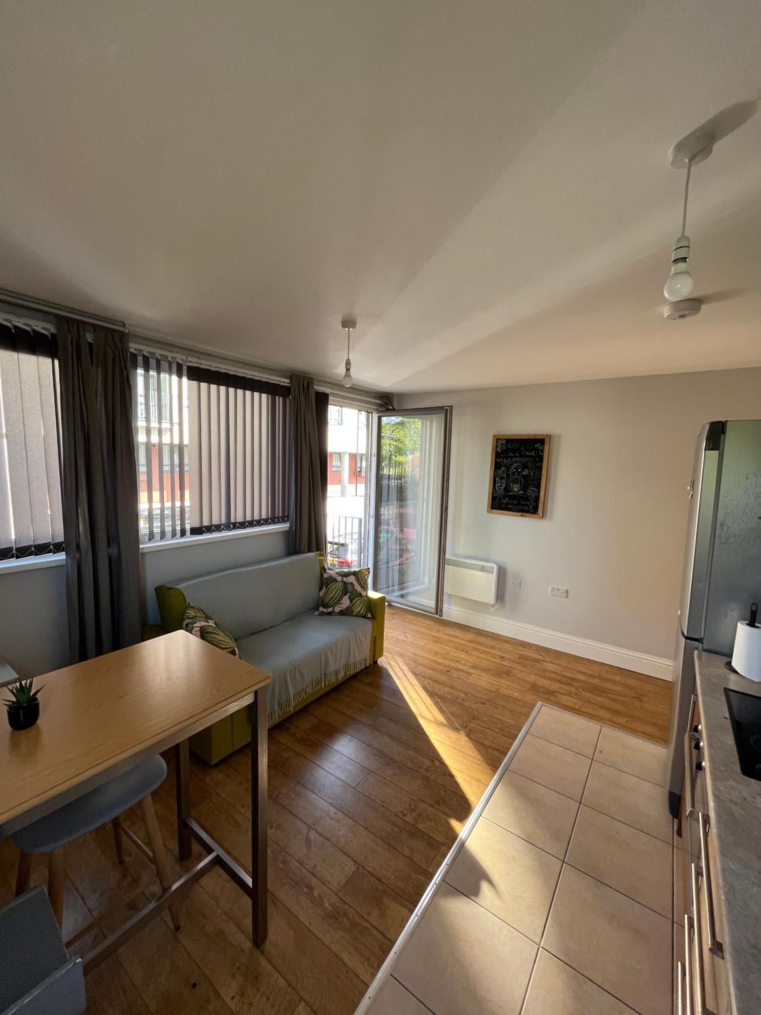 London Modern Flat Near Transports Apartment Exterior foto